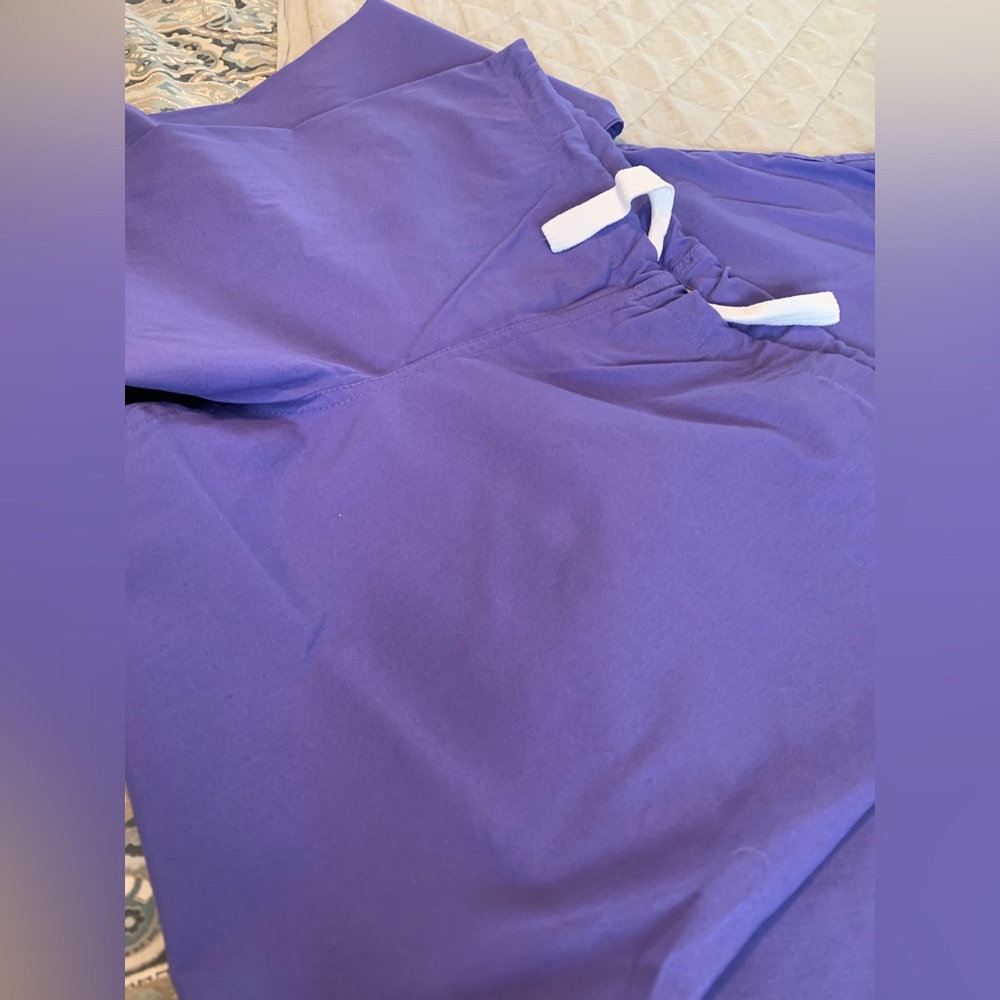 NWOT Urbane Scrub Set - Picture 6 of 12